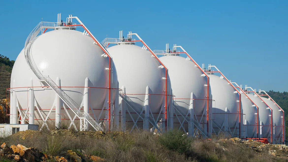 GI-1180210276-1170x658.jpg Liquefied natural gas storage tanks