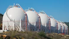 GI-1180210276-1170x658.jpg Liquefied natural gas storage tanks